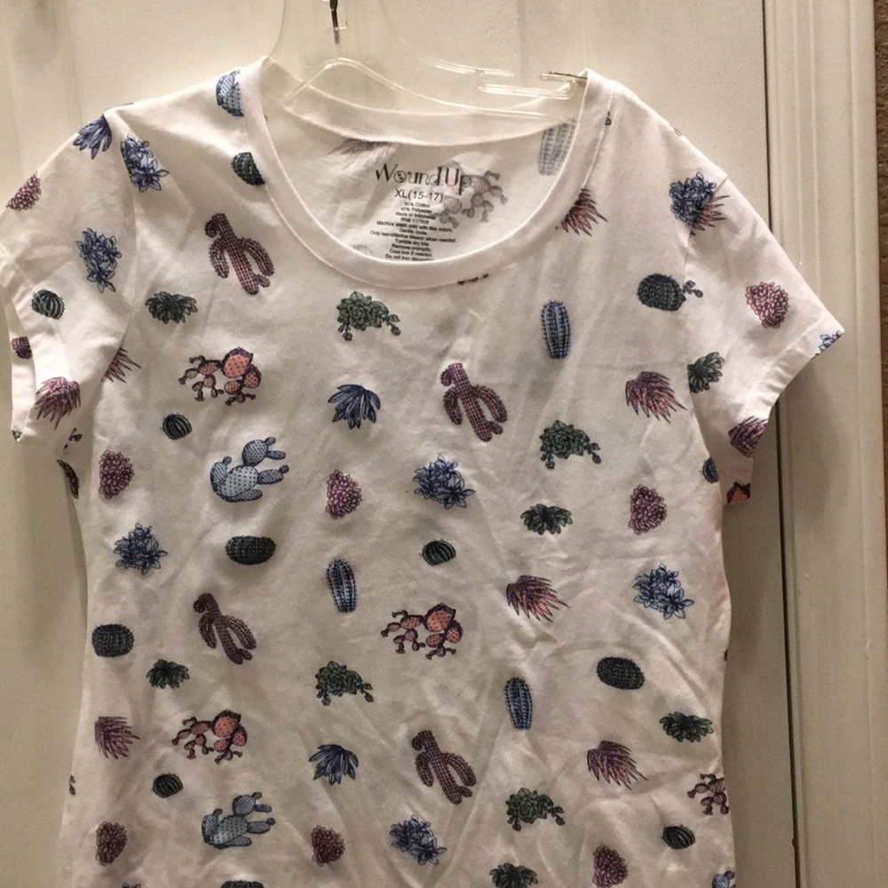 FINAL MARKDOWN Junior wound up tee xl